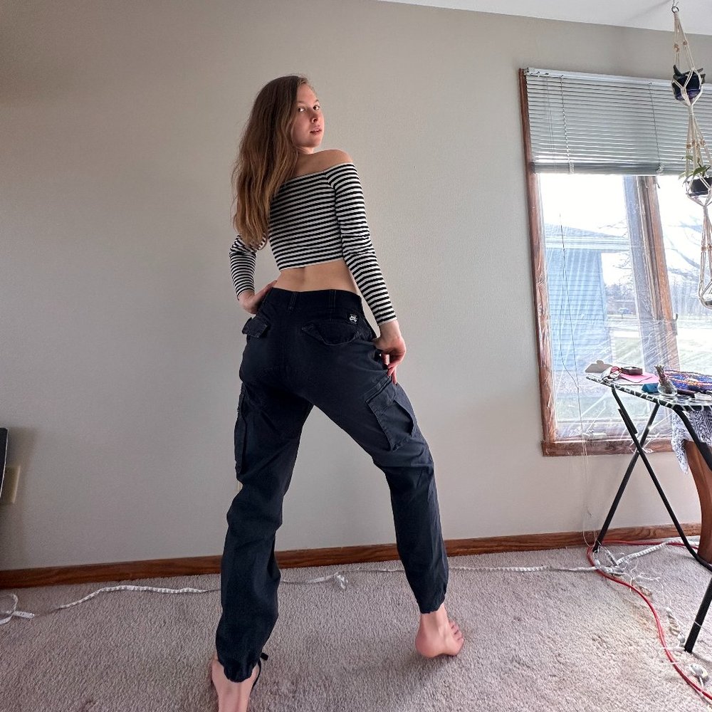 Off the Shoulder Long-Sleeved Crop Top